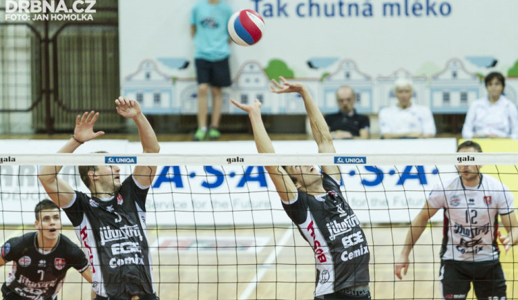 Jihostroj se pokusí Karlovarsku oplatit spornou porážku z Českého poháru