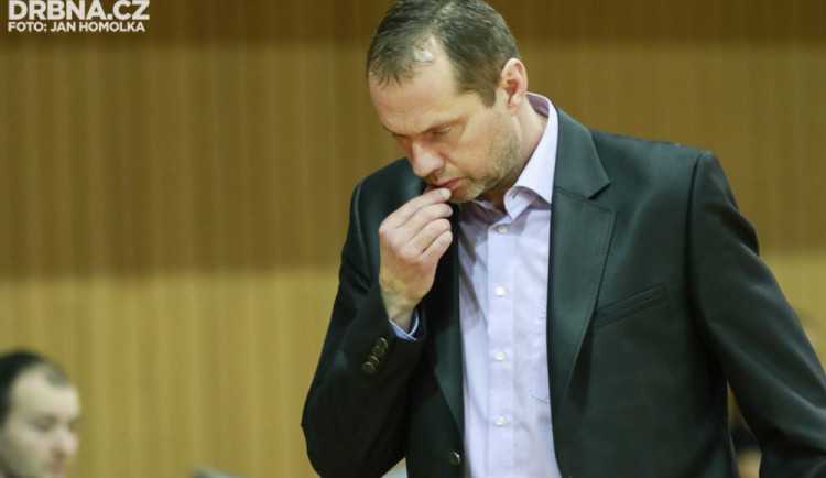 Zamyšlený trenér Jan Svoboda