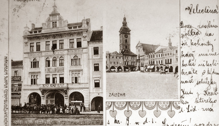 Hotel U tří kohoutů na náměstí v roce 1903