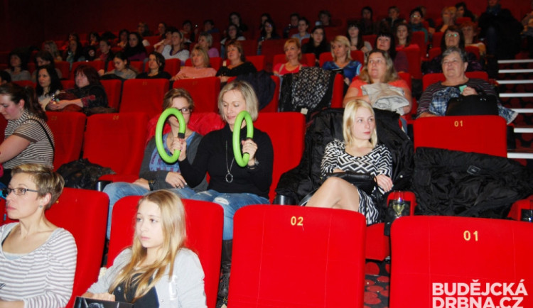 Každá z dam si mohla cvičení mohla i vyzkoušet