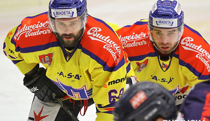 David Kuchejda (vlevo) vystřelil Motoru důležité vítězství