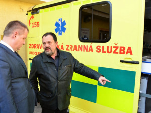 Další zastávkou ministra byla centrála Zdravotnické záchranné služby Jihočeského kraje, kde se setkal s jejím ředitelem Markem Slabým