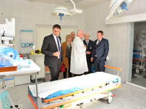 Ministr zdravotnictví Svatopluk Němeček v českobudějovické nemocnici navštívil mimo jiné i ARO