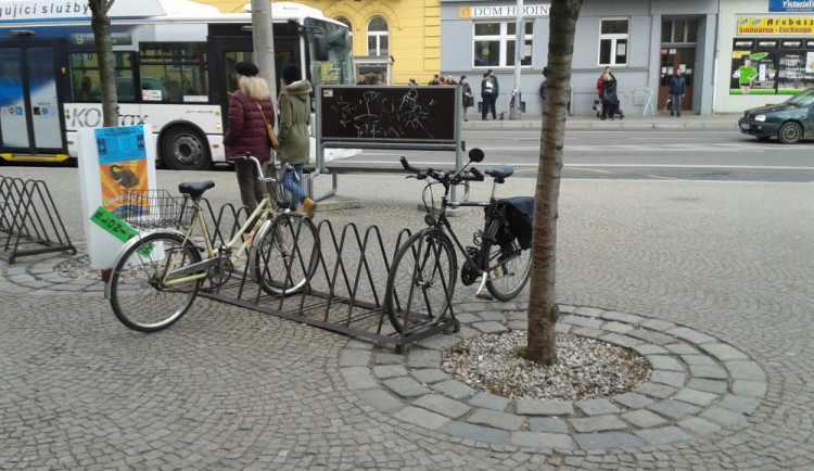 Stojany u pošty na Senovážném náměstí