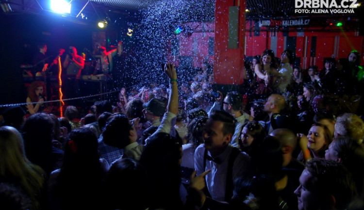 Je vidět, že kapela to se svými fanoušky opravdu umí