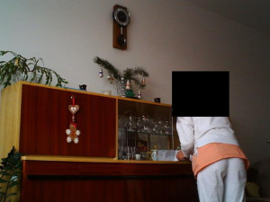 Mladá pečovatelka okrádala seniory, usvědčila ji fotopast