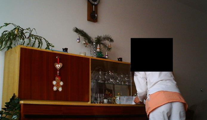 Pachatelka byla přistižena fotopastí přímo při činu