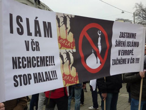 Oslavy vystřídá demonstrace. Islám v České republice nechceme, řeknou Budějčáci
