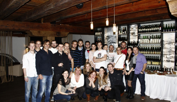 Organizační tým (Lenka Střítecká je v černých šatech uprostřed dolní řady)