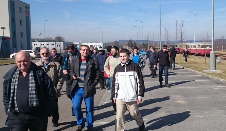 Více než stovka železničních nadšenců přijela do Temelína vlakem