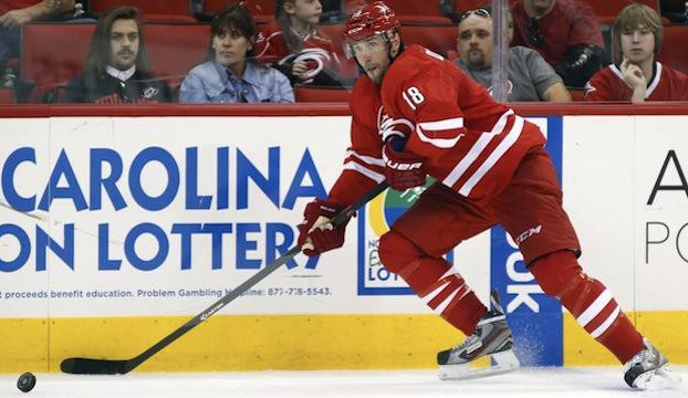 Radek Dvořák v dresu Caroliny Hurricanes