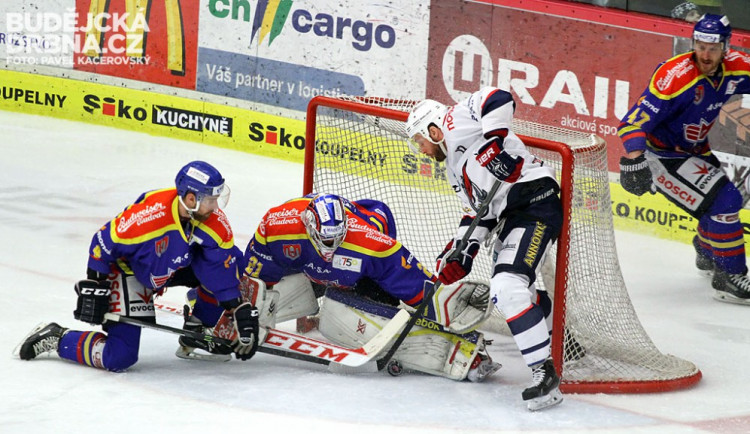 Bryan McGregor ještě Ondřeje Bláhu nepřekonal, zanedlouho jej však vyhnal z branky Antonín Dušek
