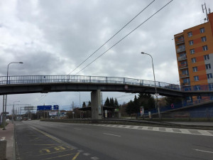 Oprava lávky pro pěší omezí chodce i řidiče na Strakonické