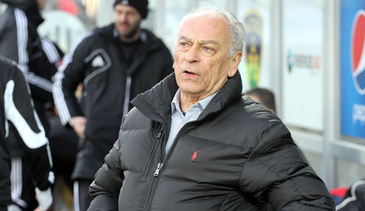 František Cipro zatím  na první body jako nový kouč Dynama čeká