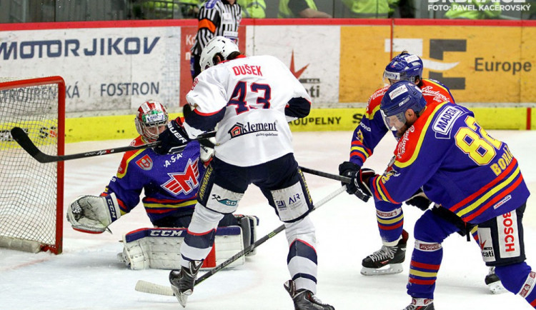 Ani počtvrté nenašli hokejisté Motoru recept na Piráty z Chomutova