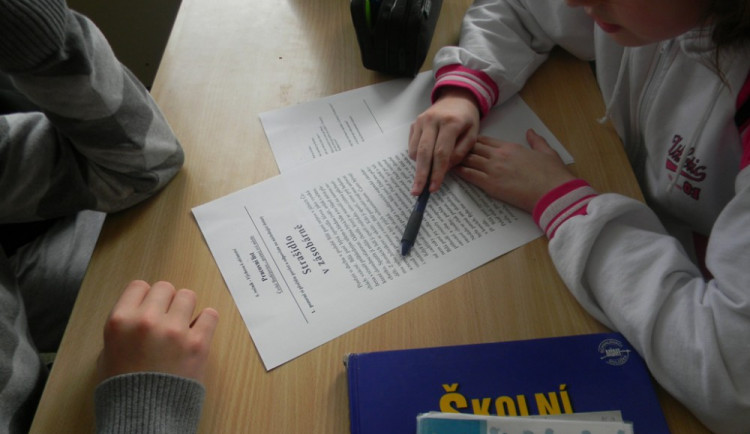 Žáci na Základní škole Máj 1 při svém projektu k výročí města