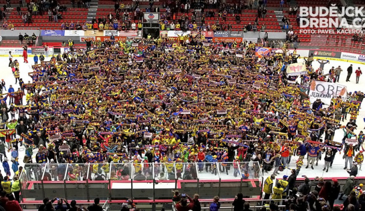 Motoráci na ledě po závěrečném domácím zápase s Olomoucí