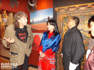 Výstava Šangri-la přenese do Himálaje. Otevřela ji bhútánská královna matka