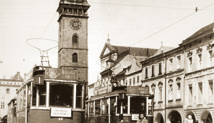 Tramvaje na náměstí