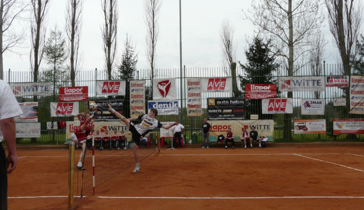 Chalupa blokuje útok karlovarského hráče