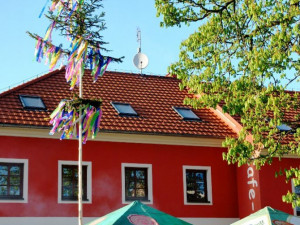 Májky se v Kaplici stavěly na všech možných místech