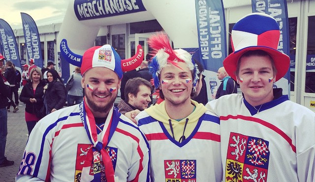 Českým hokejistům byl v Praze fandit i útočník Motoru Radek Prokeš