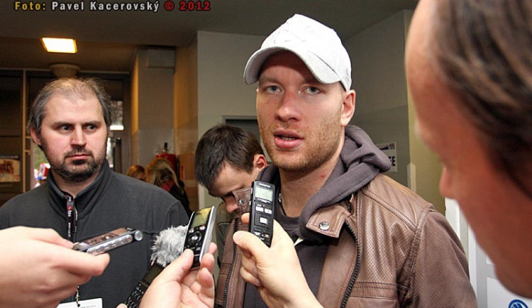 1000x1000-1336132232-jihocech-jiri-novotny-s-novinari