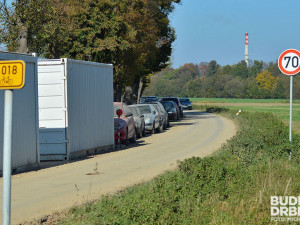 Úklidové práce na Plavské znemožní parkování v Novém Roudném