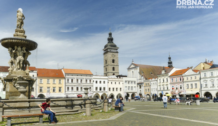 Projekt, který má pomoci s parkováním ve městě, má být hotový na podzim