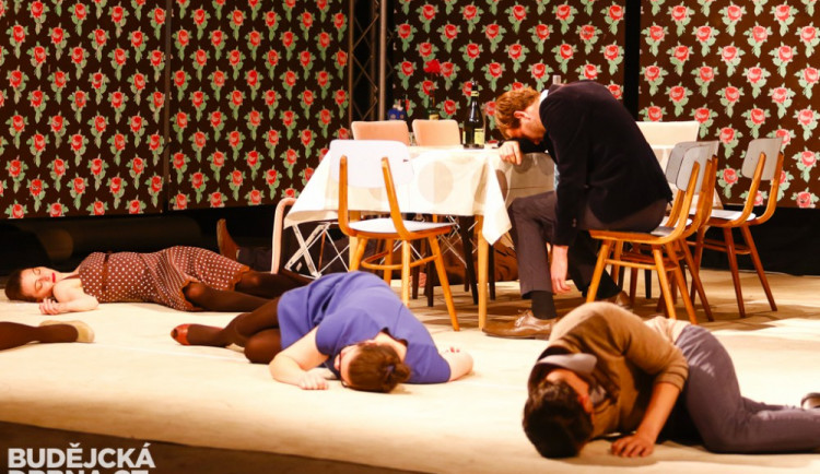 11:55 - Střepy a chlebíčky