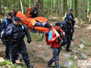 Na Šumavě se konal nelegální závod, záchranné složky hledaly ztracené cyklisty