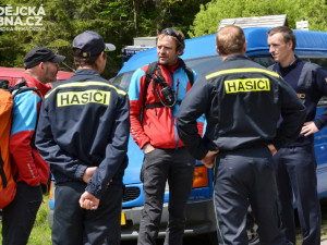 Na Šumavě se konal nelegální závod, záchranné složky hledaly ztracené cyklisty