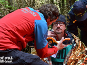 Na Šumavě se konal nelegální závod, záchranné složky hledaly ztracené cyklisty