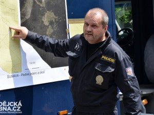 Na Šumavě se konal nelegální závod, záchranné složky hledaly ztracené cyklisty