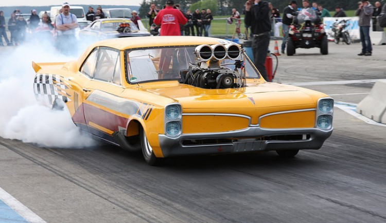 Dragstery na bechyňském letišti