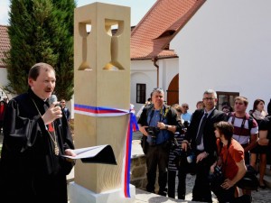 Patriarcha Církve československé husitské Tomáš Butta během slavnostního otevírání Husova domku