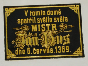 Nový štítek na rodném domku mistra Jana Husa v Husinci