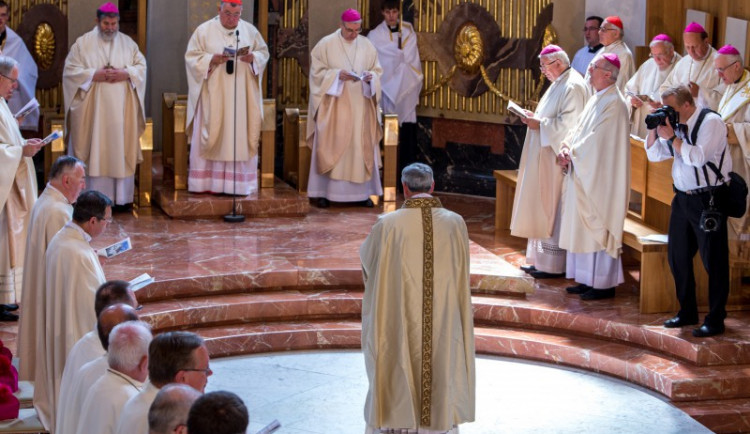 Svěcení nového biskupa Vlastimila Kročila