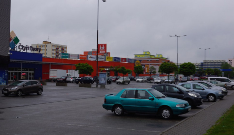 Obyvatelé sídliště Máj se ptají, jak řešit problémy s parkováním