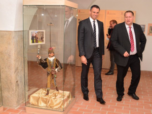 Zmodernizovaný památník v Trocnově