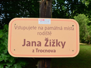 Zmodernizovaný památník v Trocnově