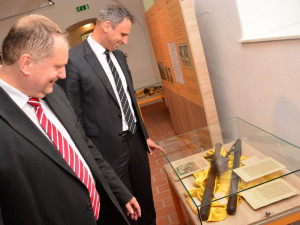 Zmodernizovaný památník v Trocnově