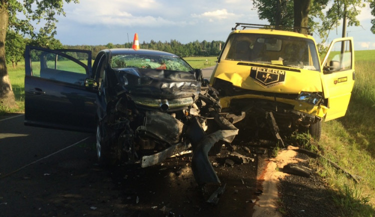 Nehoda dvou osobních automobilů