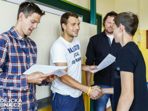 Předávání vysvědčení na ZŠ Grünwaldova