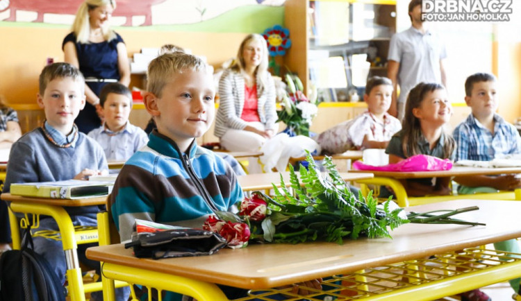 Předávání vysvědčení na ZŠ Grünwaldova