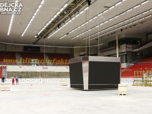 Instalace nové kostky v Budvar Aréně