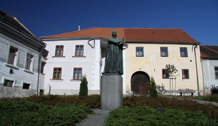 Socha Jana Husa v Husinci - ilustrační foto.