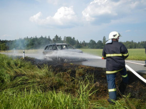 Požár vozu u obce Mirochov