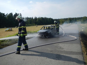 Požár vozu u obce Mirochov