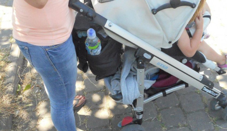 Spolupachatelka krádeže s kočárkem